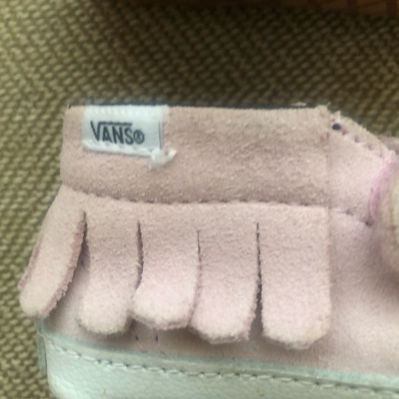 Vans Infant Suede Moccasins with Fringe. Velcro Closure. Light Pink. Size 2. EUC - Picture 12 of 15